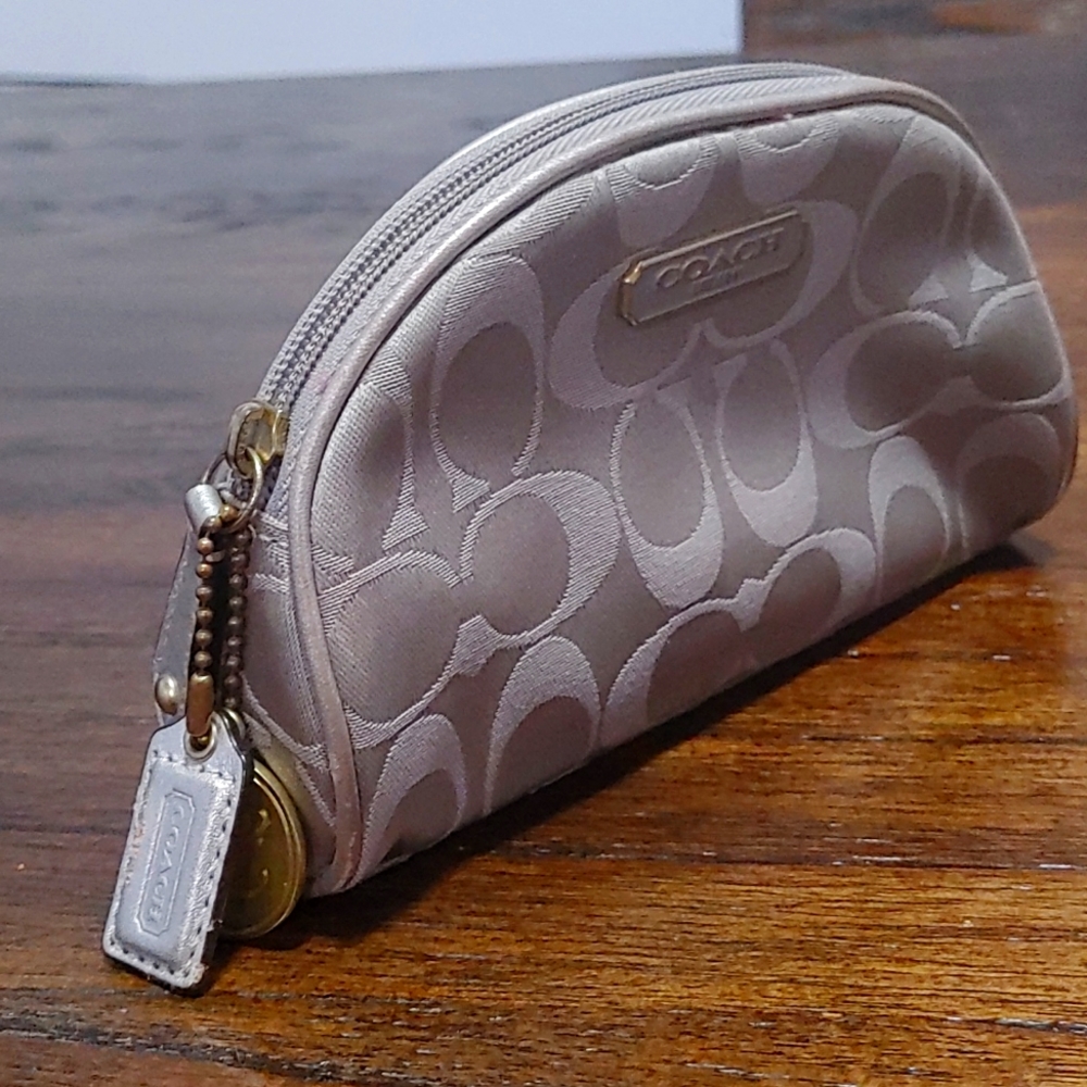 Coach × Estee Lauder Limited Edition Cosmetic Bag B903